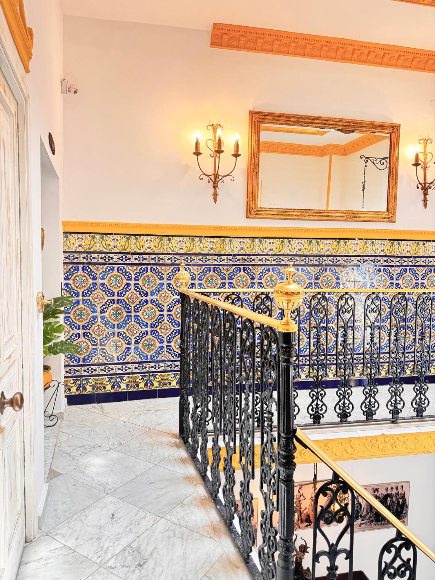 Palace House Hercules - Apartments Севилья Экстерьер фото
